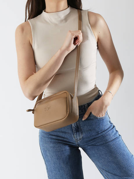 Sac BandouliÃ¨re City Court Cuir Lacoste Beige city court NF4506IE vue secondaire 1